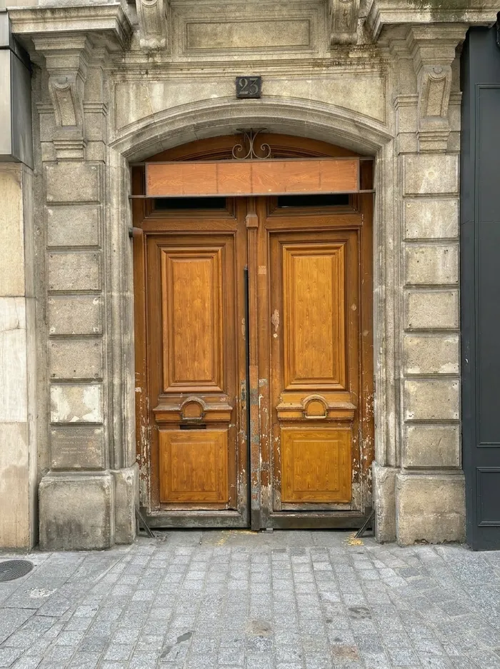 The carriage door, rue Montorgueil